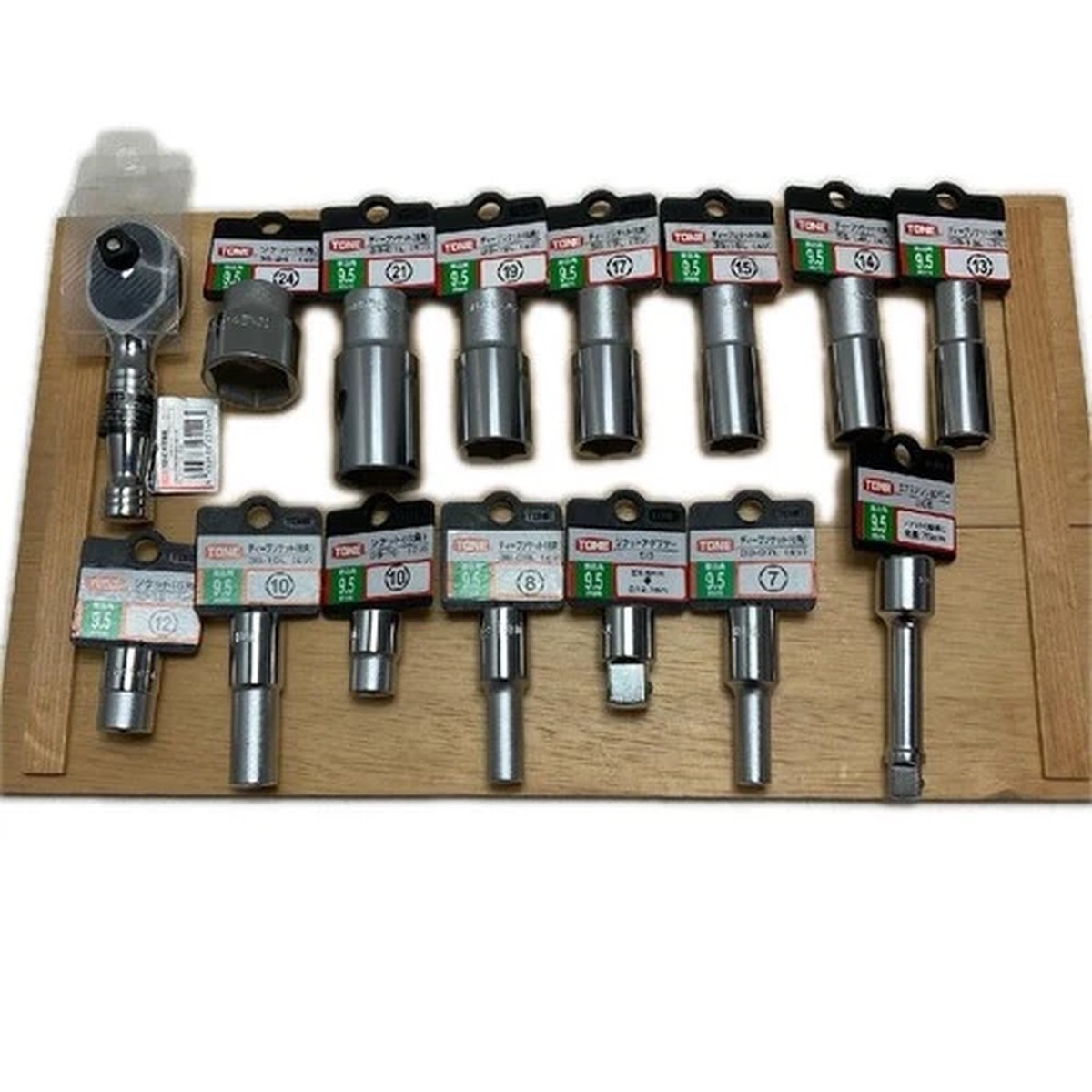 0126-38-4731 TONE 105-9.5 RATCHET HANDLE SOCKET SET 3/8 DRIVE HAND TOOL SET USED
